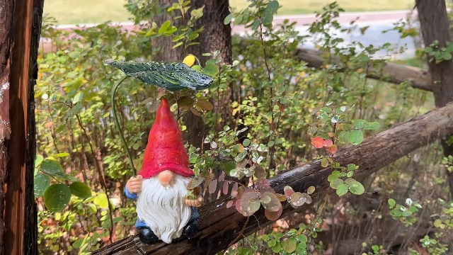 Statue De Nain De Jardin Avec Parapluie Feuille - Déco Extérieure Résistante Aux Intempéries - 16,5 Cm - 10
