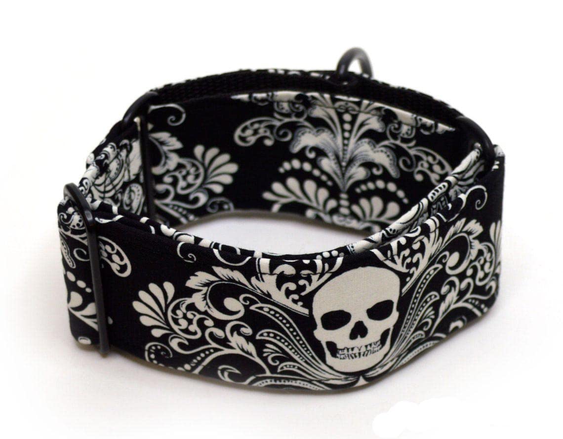 Collare per cani martingale: Victorian Skull Glow In The Dark, fatto a mano in Spagna da Wakakán