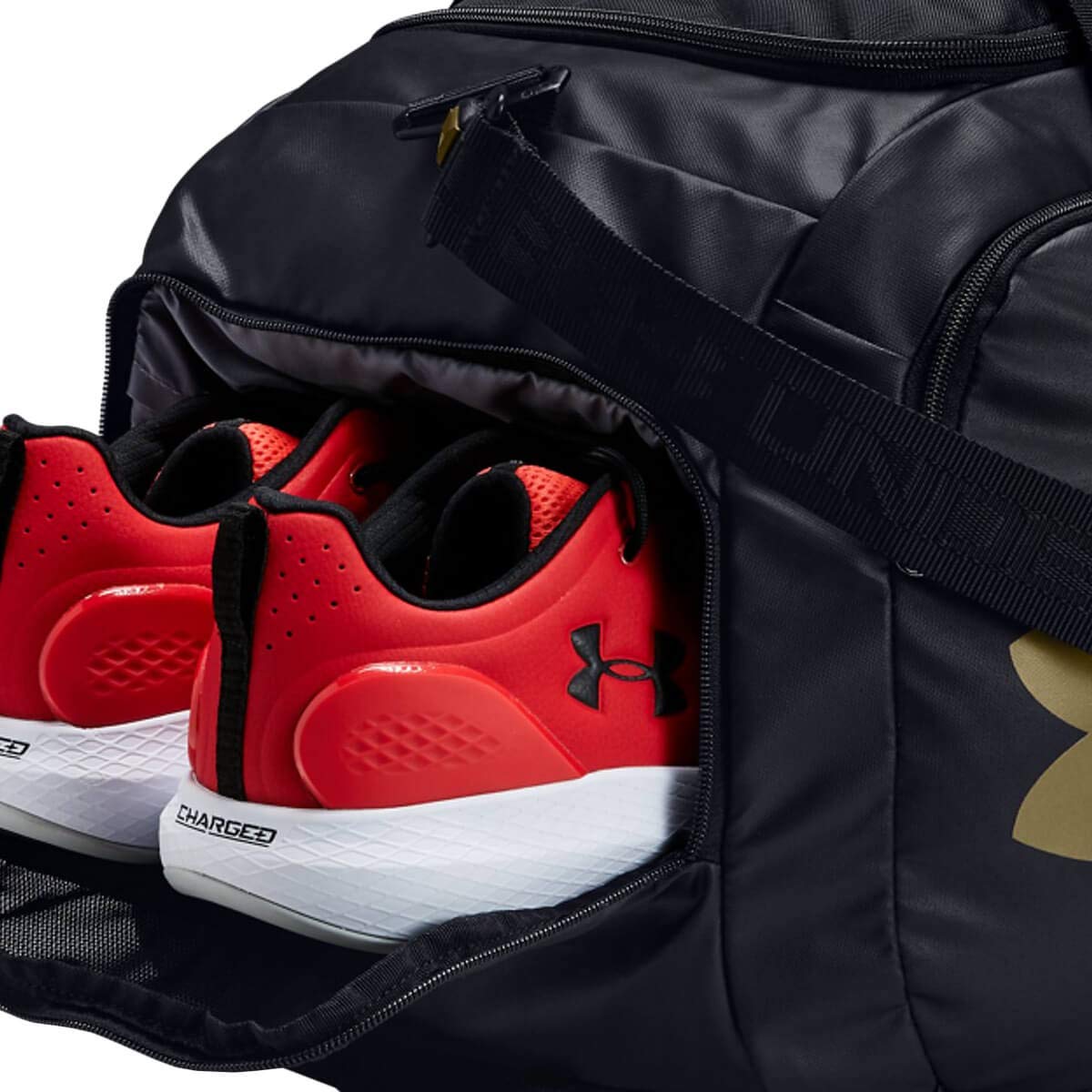 Under Armour Undeniable Duffle 4.0 Sac de sport spacieux, sac de voyage hydrofuge Unisexe, Noir (Black/Black Medium Heather/Metallic Gold Luster(001)), M