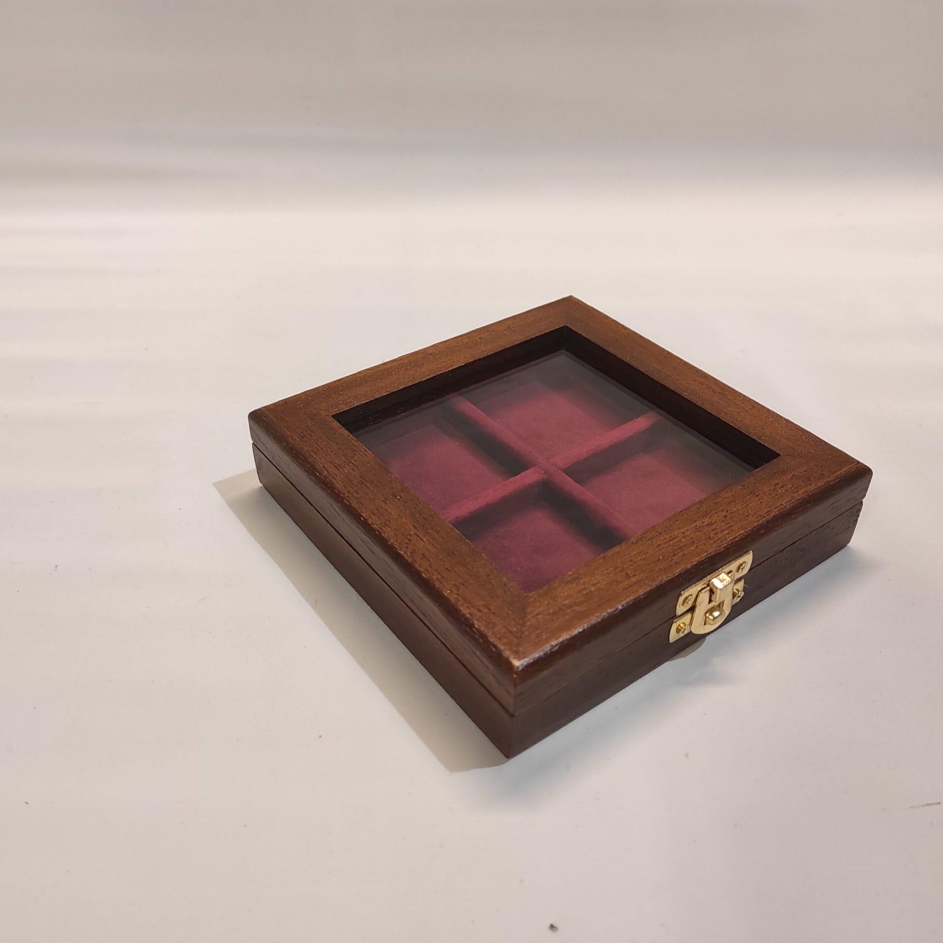 Cofanetto espositore per monete da collezione 4 caselle 50x50 mm, legno e vetro, personalizzabile, fatto a mano in Italy - Coins&More