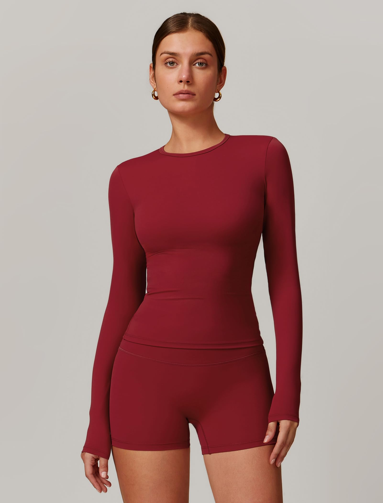 QBGJTD Conjunto de entrenamiento para mujer, dos piezas, camiseta de manga larga a juego, pantalones cortos de cintura alta, para otoño e invierno, gimnasio, entrenamiento