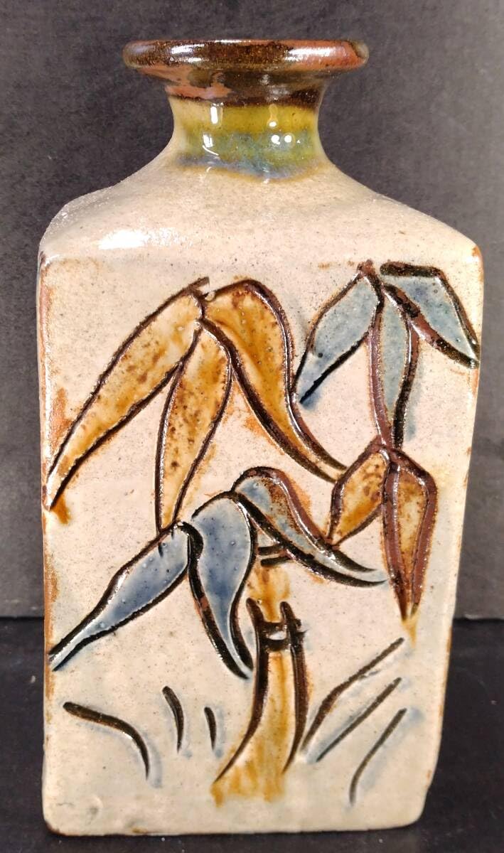 【本物保証】人間国宝 金城次郎 作 魚文 湯呑 壺屋焼 沖縄民藝陶器 壺屋焼 人間国宝 金城次郎作 魚文七寸皿 – 生活民芸 なかむた