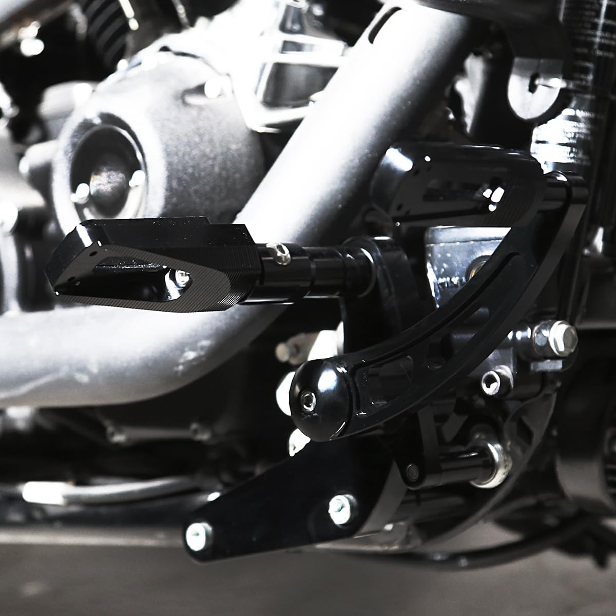 Motorcycle All Black Forward Control Kits For Harley Softail Street Bob FXBB Low Rider FXLR FXLRS 2018-2023