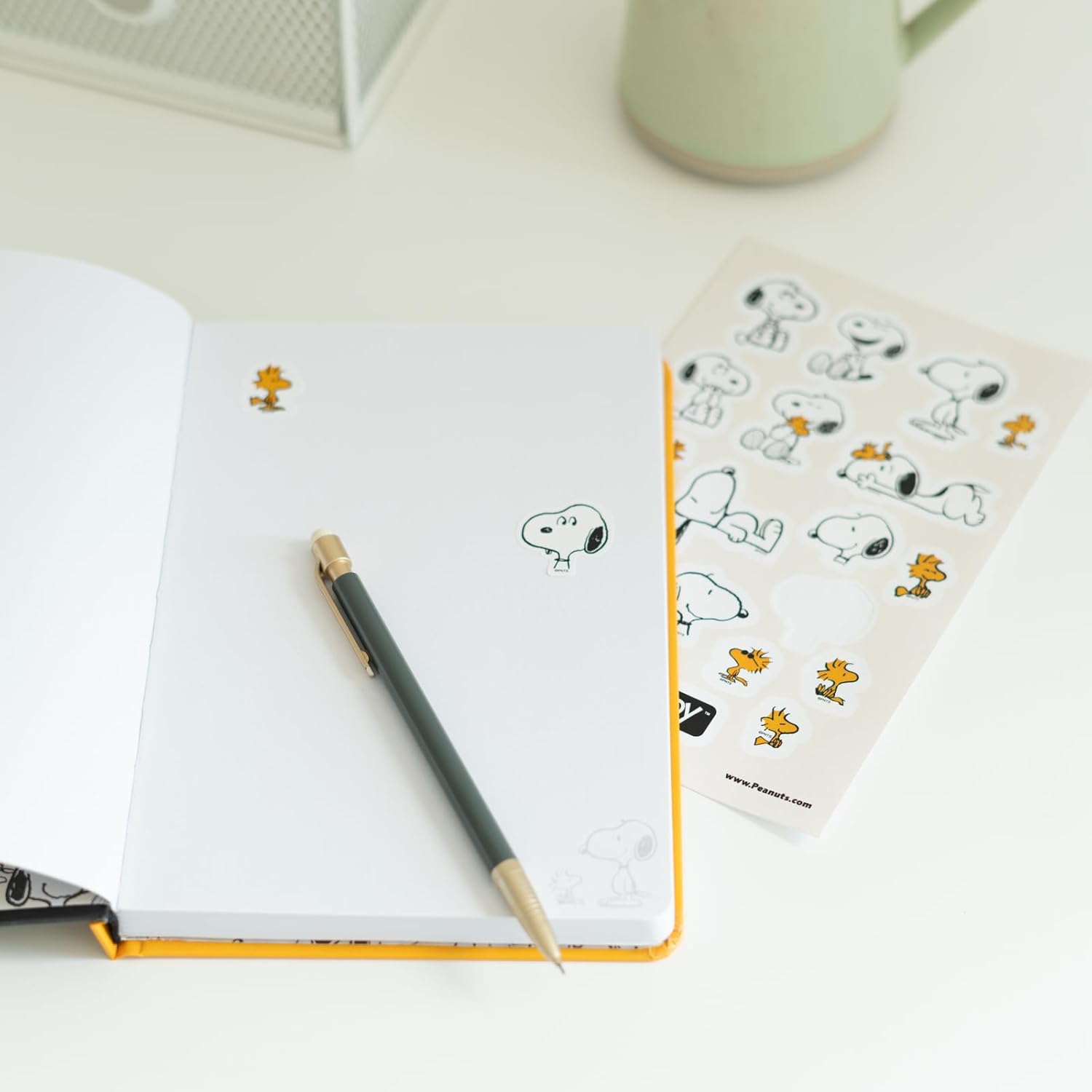 Grupo Erik A5 Notebook Hardback - Snoopy Gifts For Dog Lovers | Bullet Journal Dotted Note Book, Dotted Notebook A5 Sketchbook | Snooppy Stationery Gifts Under 15 Pounds