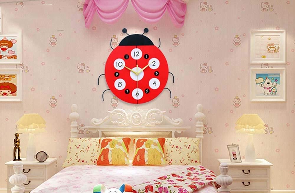 Horloge murale facile à lire pour en finir avec la fatigue visuelle des seniors