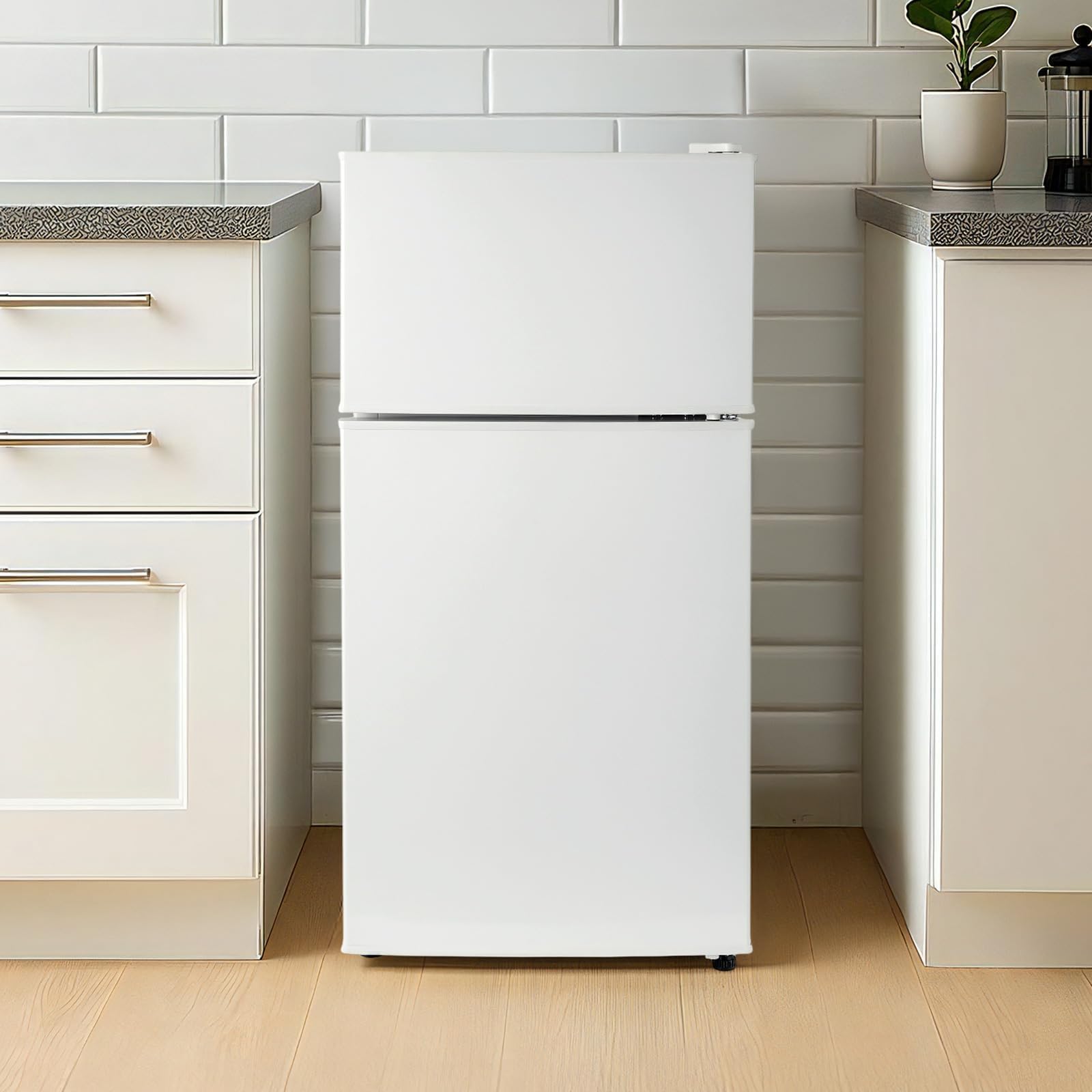小型冷蔵庫 60L 2ドア ホワイト　コンパクト 省エネ Amazon.co.jp: 【累計100,000台突破】 clasimple 冷蔵庫 60L 2ドア