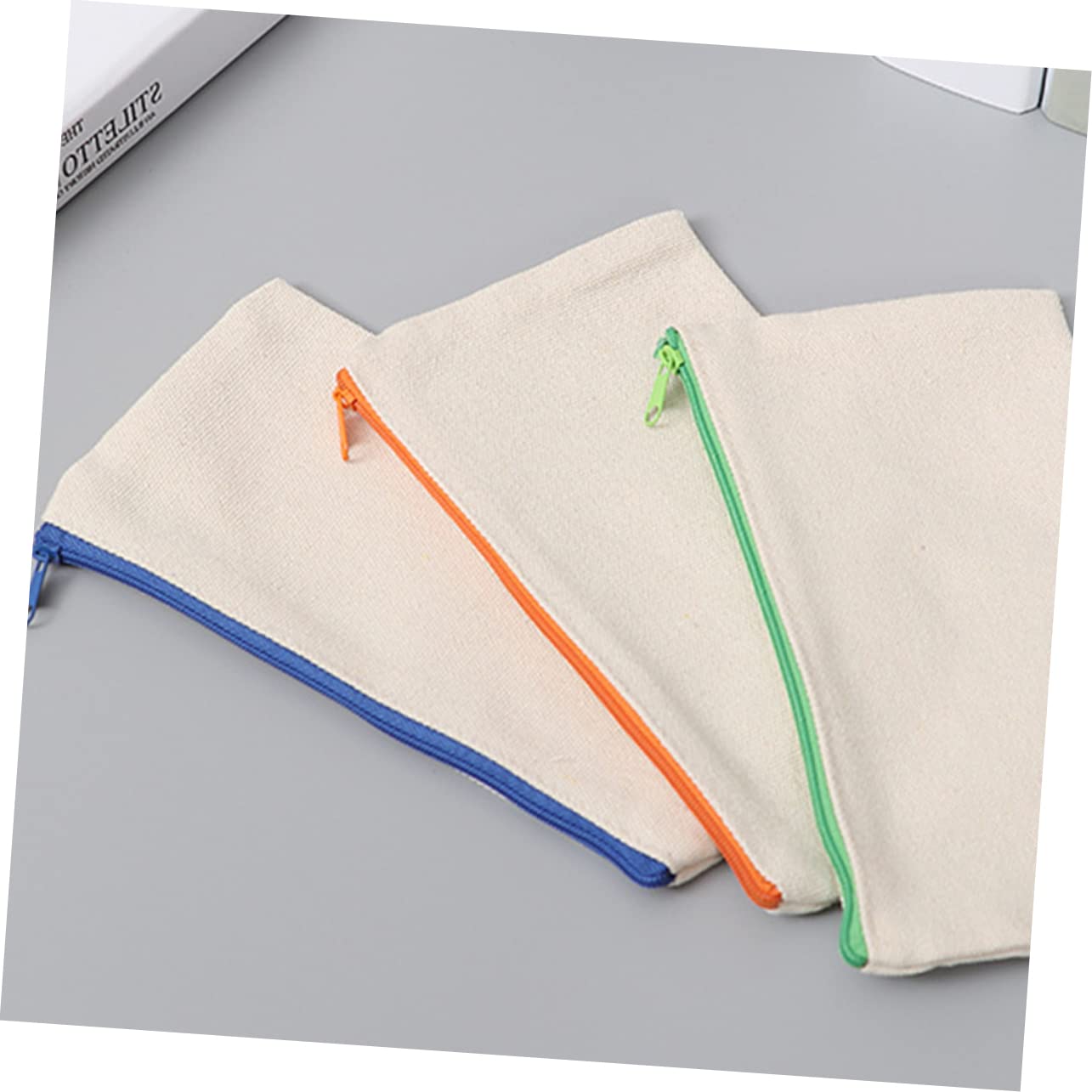 FRCOLOR Estuche para Lápices de Lona Cremallera, Gran Capacidad y Superficie para Pintar, Adecuado para Escuela y Oficina, 15 Piezas Livianas y Color Aleatorio Varios Estilos