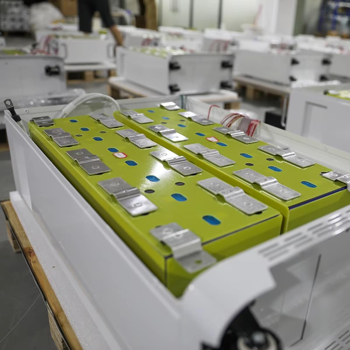 Kit Batteria per Impianto Fotovoltaico 51,2V 280Ah/314Ah/320Ah LiFePO4 Senza Celle, Pacco Batteria 48V con BMS, Espandibile fino a 16 Unità, Accumulo Solare, Off-Grid, Emergenza