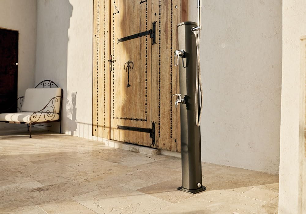 Formidra - Douche Solaire Jolly Go 20L - DS-JG141NO - Douche Solaire Extérieure en Aluminium avec Douchette Amovible, Mitigeur et Rince Pieds - Compacte et Élégante - Anthracite - 24x26x120cm
