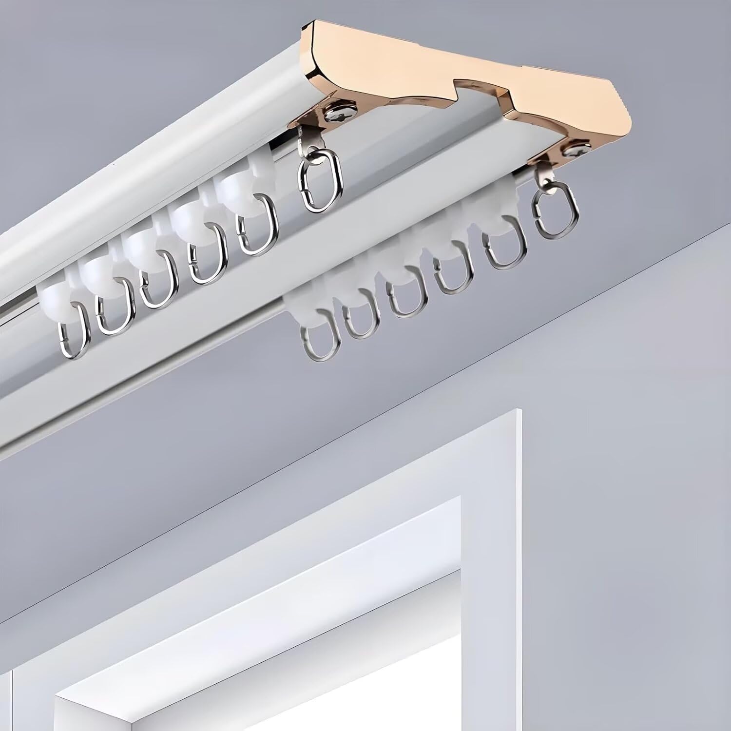 Décoration d'intérieur moderne avec rail à rideaux blanc réglable