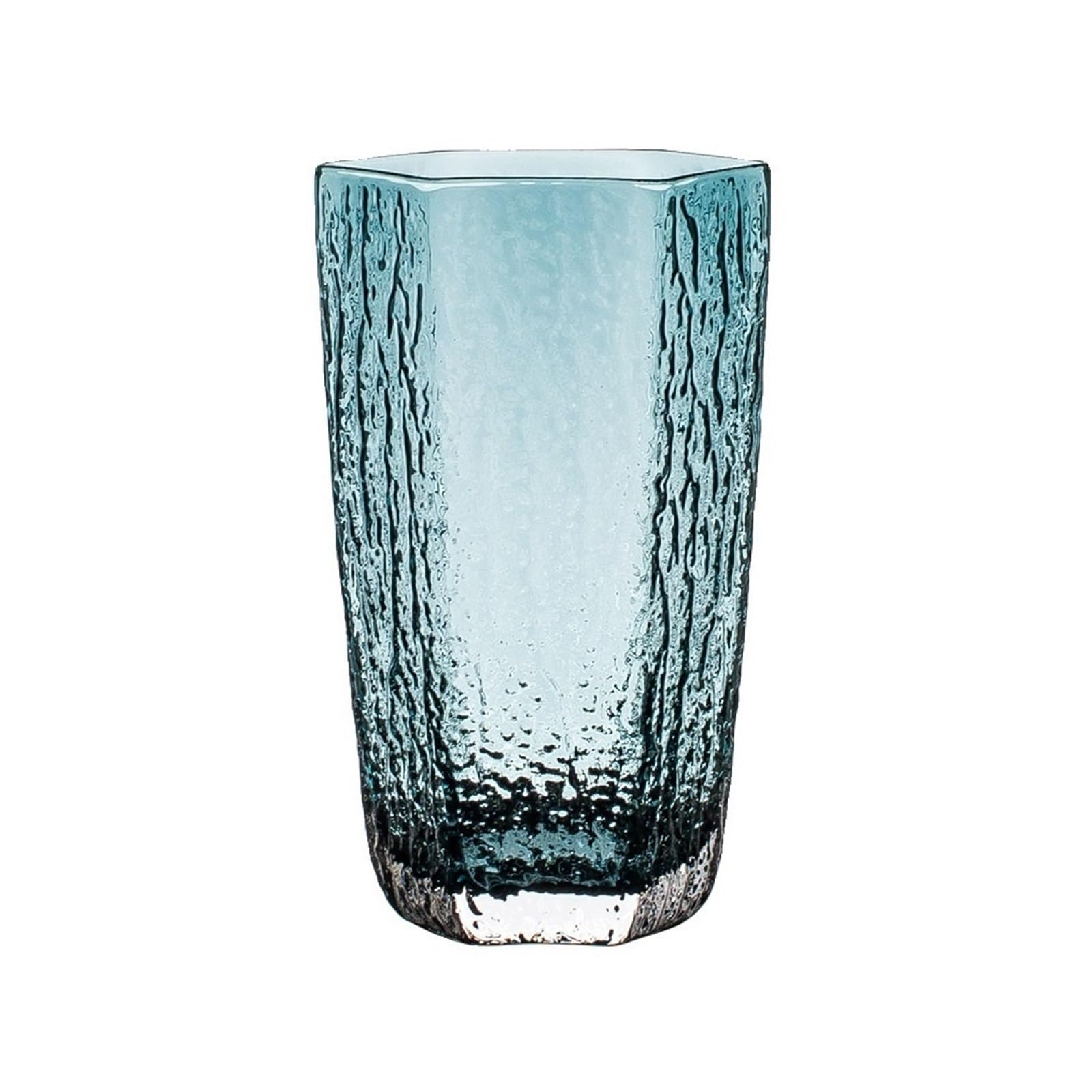 Vasos hexagonales azules para servir bebidas frías en terraza