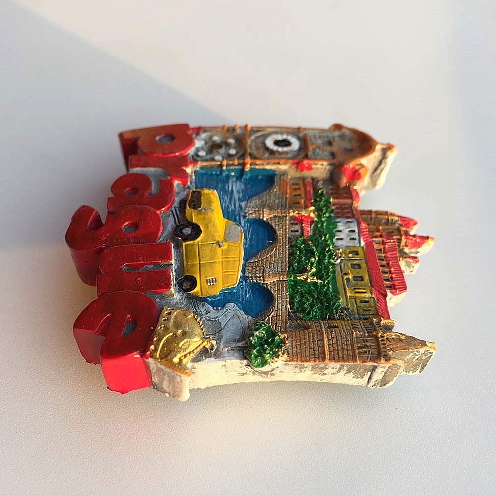 Magnete Da Frigo Con Vista Di Praga, Repubblica Ceca. Souvenir In Poliresina Fatto A Mano, 5,8x6 Cm. Decora Casa Con Un Ricordo Di Viaggio.