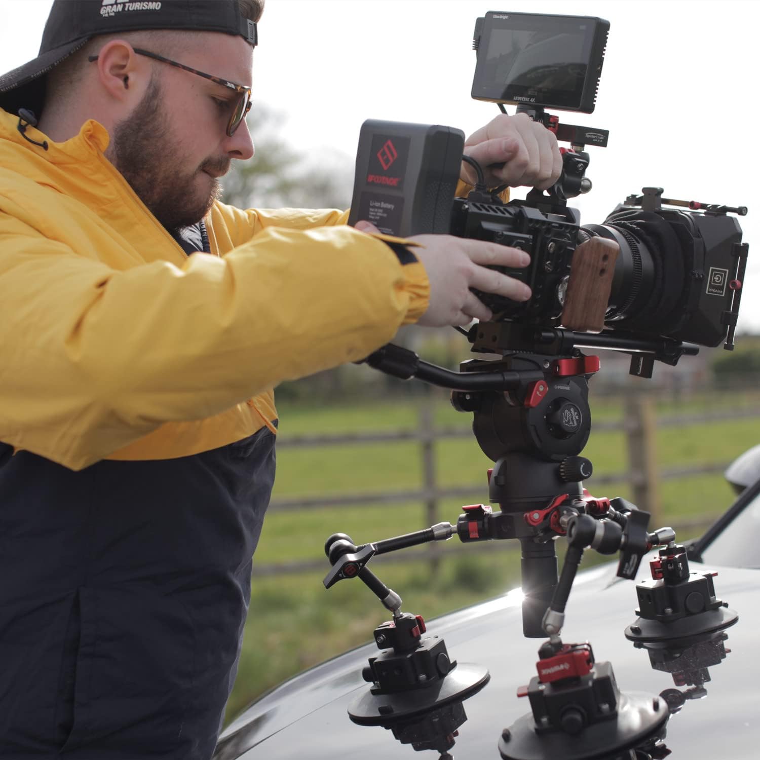 IFOOTAGE Spider Crab Vehicle Suction Cup VS-146,Powerful Suction Cup Camera Car Mount,Aluminum Professional Suction Cup with 1/4" & 3/8" Screws,Camcorder Stabilizers & Carrying Aids