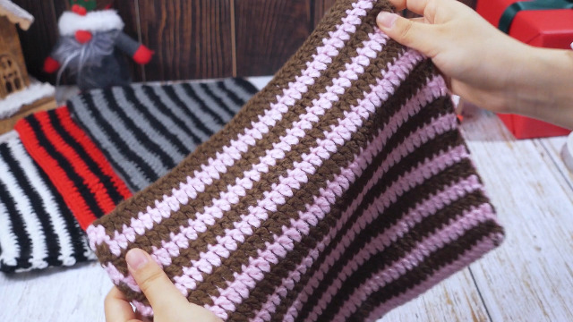 Hicarer 3 Sets Y2k Crochet Beanie Hats and Striped Arm  display picture 1