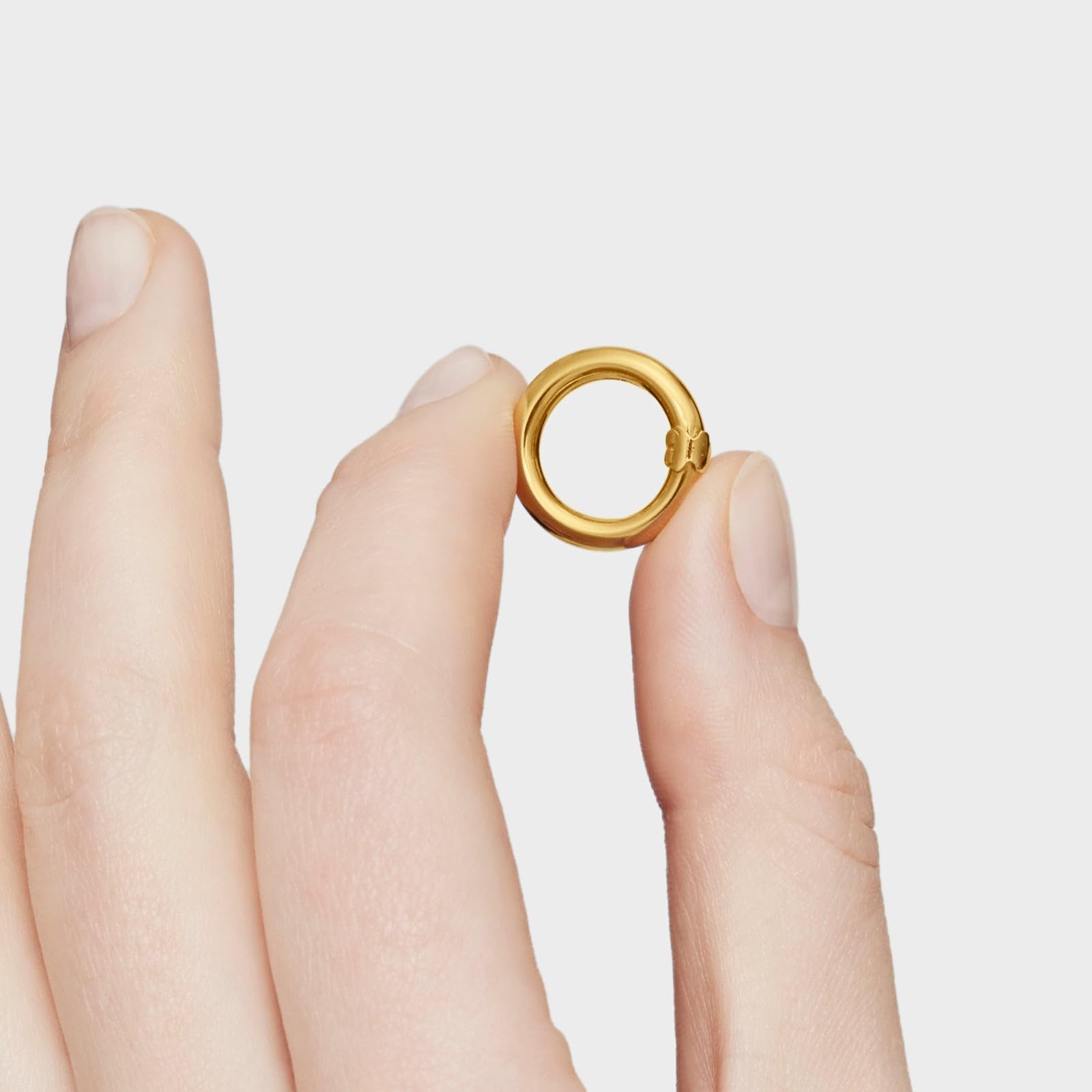 TOUS Colgante Anilla con Baño de Oro 18Kt sobre Plata con Motivo de Oso 16mm Elegante y Combinable, Colección Hold