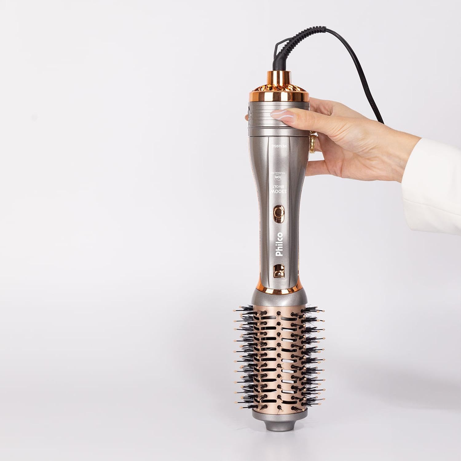 Escova Secadora Philco PES19SG 3 acessórios 1300W em promoção! Veja a oferta e mais achadinhos de Cabelos 6 Hoje é o melhor dia para comprar Escova Secadora Philco PES19SG 3 acessórios 1300W com aquele preço maroto! Promoção! Aproveite a oferta! 6