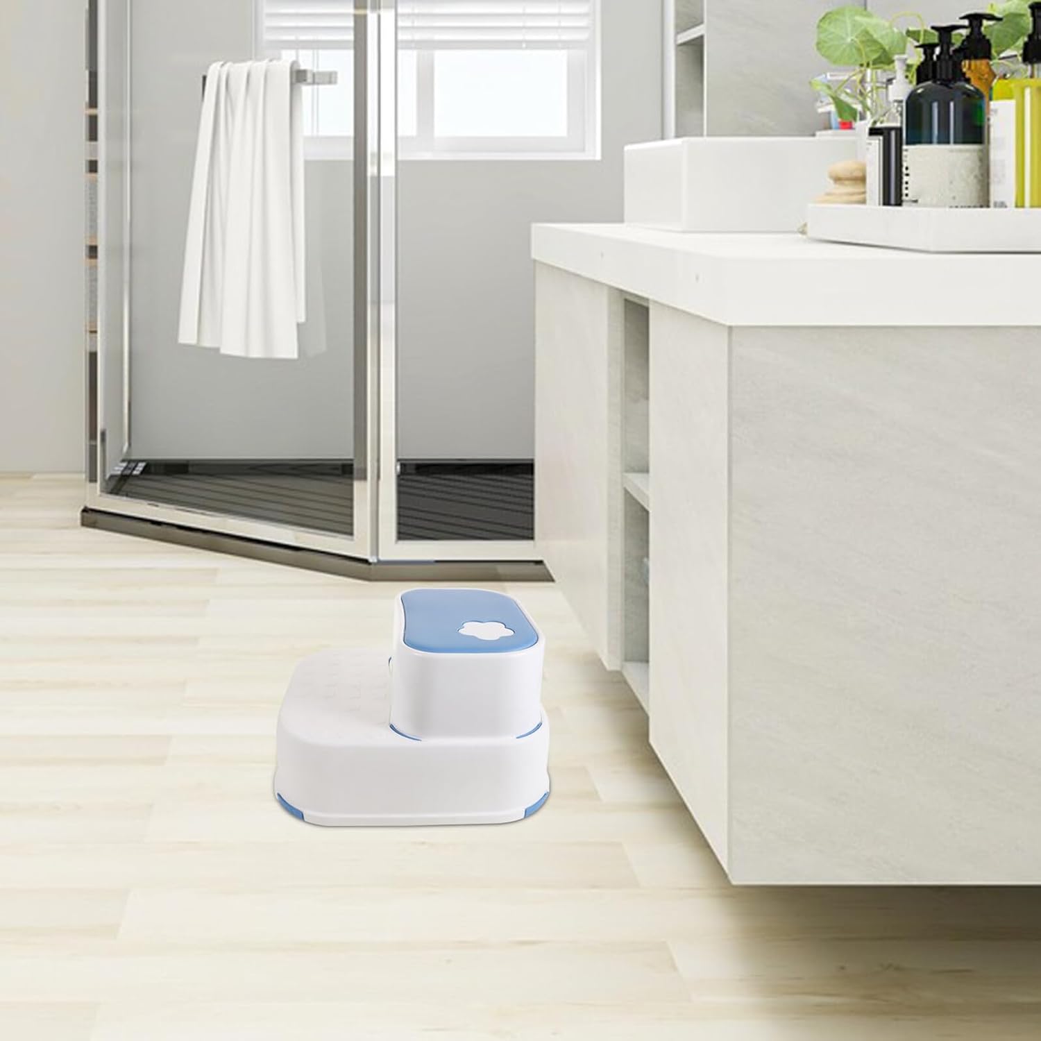 Double-Layer Non-Slip Plastic Step Stool for Bathroom Sink, Anti-Skid Footrest with Blue and White Design, Height Booster for Hand Washing and Toilet Use
