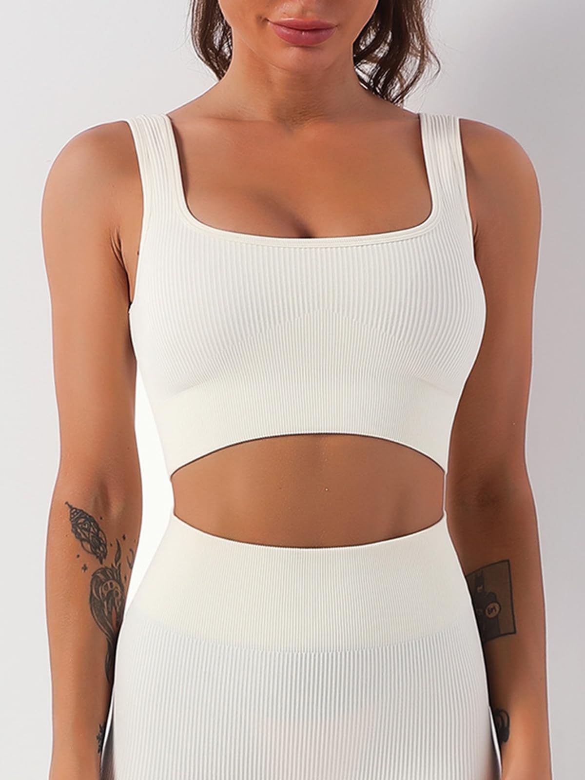 SHEKINI Ensemble de sport 2 pièces pour femme - Sans couture - Côtelé - Short taille haute - Legging avec soutien-gorge de sport - Ensemble complet pour la course à pied, le jogging, la gym, le yoga
