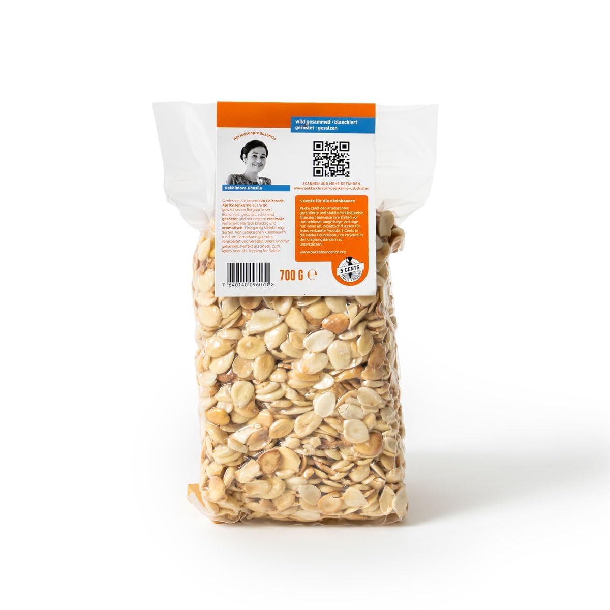 PAKKA Mandorle di Albicocca Premium Bio Fairtrade Tostate e Salate 700 g – Deamarizzate, Vegan, Origine Uzbekistan, Confezionate dal Produttore