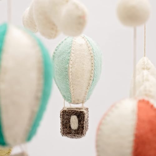 Miniatura 6 de GLACIART ONE Globo de aire caliente para cuna  Móvil de género neutro para decoración de guardería temática del bosque  Nubes colgantes de fieltro y