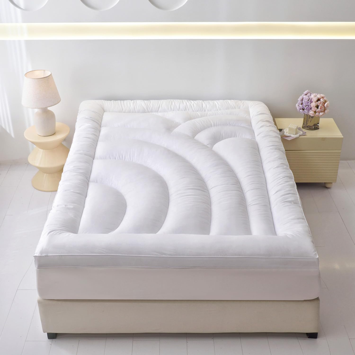 Mattress Pad Twin | Quilted Fitted Twin Mattress Topper, Five-Layers Noiseless Mattress Protector Cover with 8"-21" Deep Pocket, Machine Washable, Polyester Satin, 400-450 g/m² (White,King)
