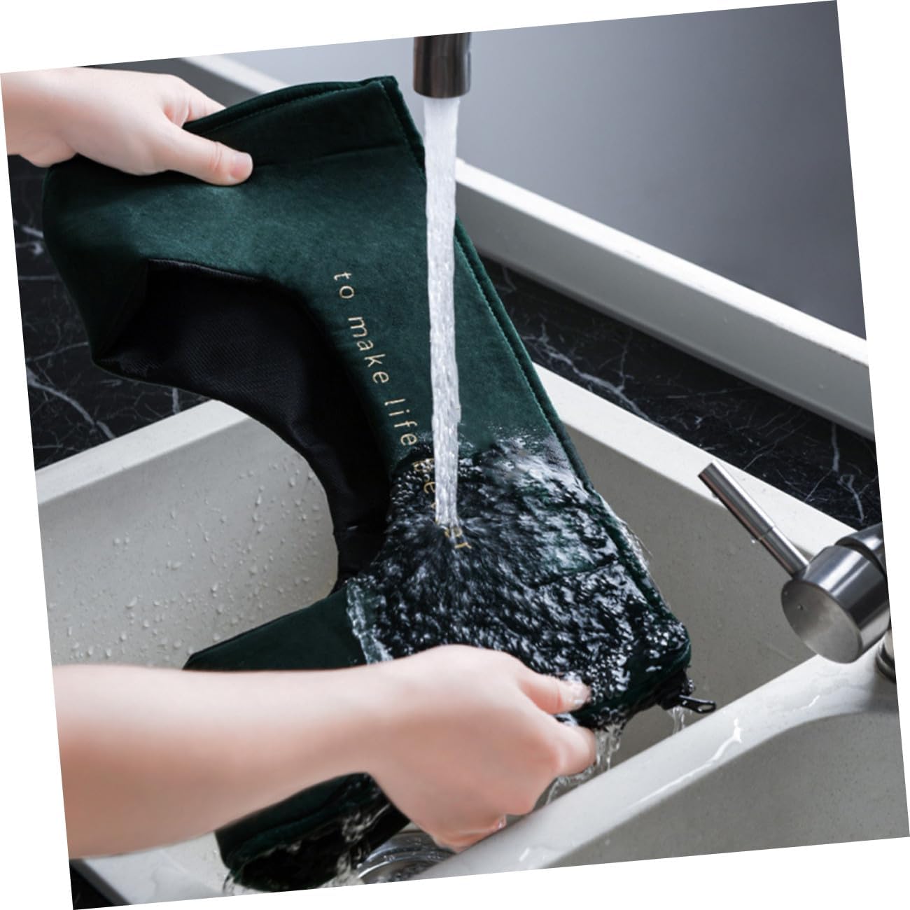 SHOWERORO 2pcs Toilet Seat Cover Elongated Washable Reusable Pad Zipper for Year Warmth Random Color