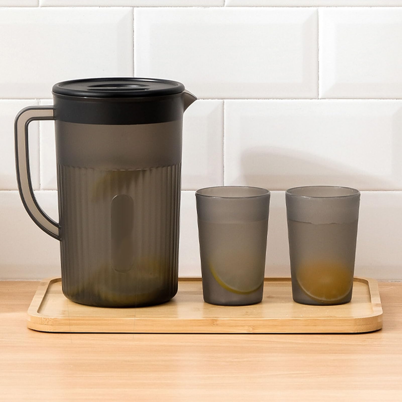Brocca in Plastica da 2,7 Litri PP Resistente Temperature Alte Fino a 100¡ãC con Coperchio e Filtro per Frigorifero, Per Bere Acqua Fresca a Casa, Per Preparare T¨¨ Freddo all'Aperto