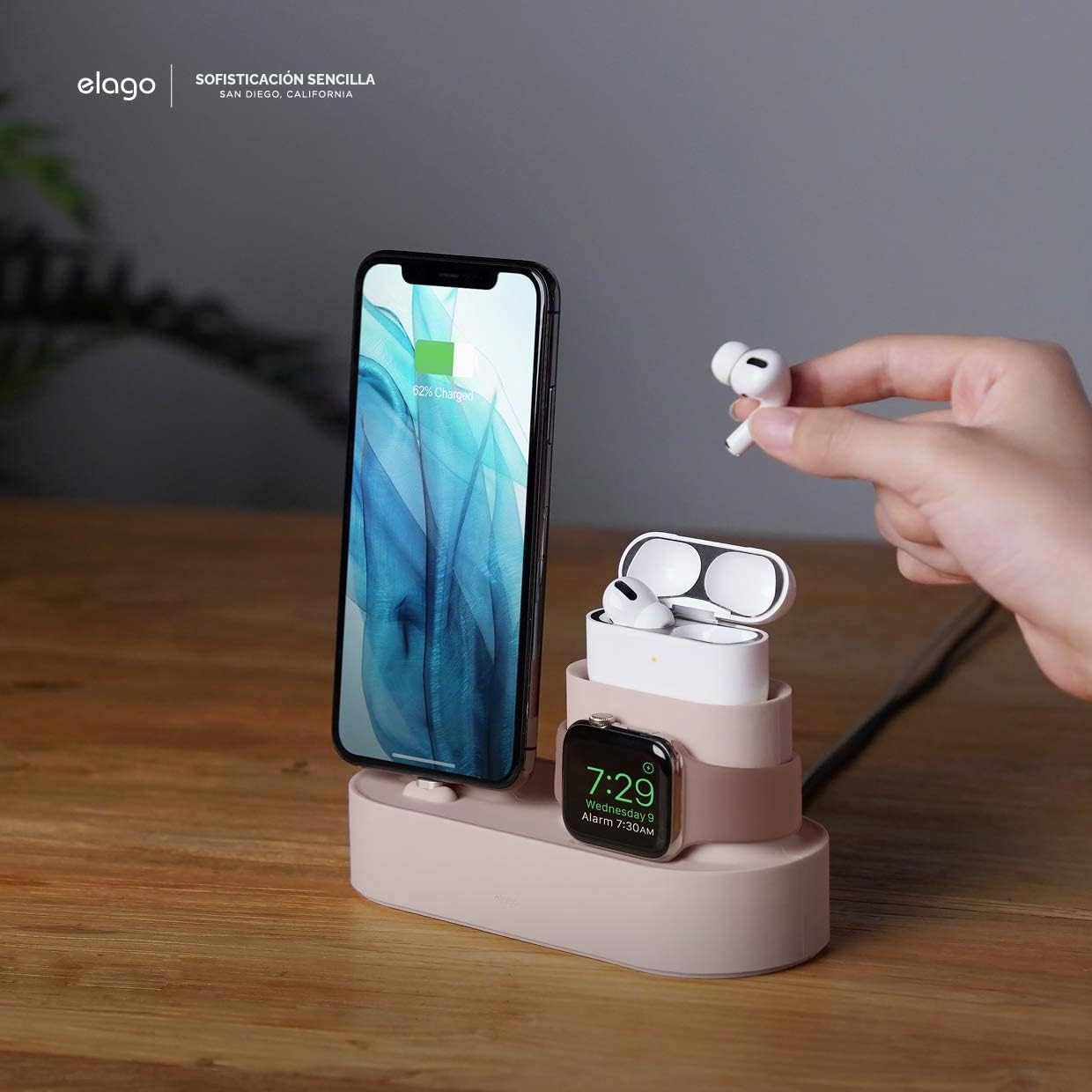 elago Soporte de Carga 3 en 1 para Todos los iPhone y AirPods | Compatible con Apple Watch 11/10/9/8/7/6/5/4/3/2/1/SE3/SE2/SE, con Cable Original (Blanco Clásico)