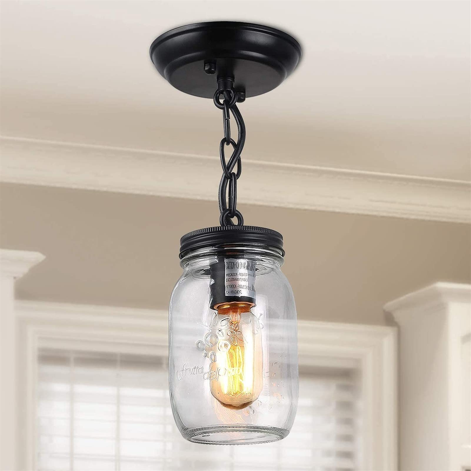 Lustre de plafond en verre pour sublimer une entrée sombre et étroite