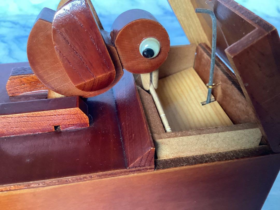 Amazon.co.jp: キツツキ カラクリ箱 爪楊枝入れ 伝統工芸品 木工細工