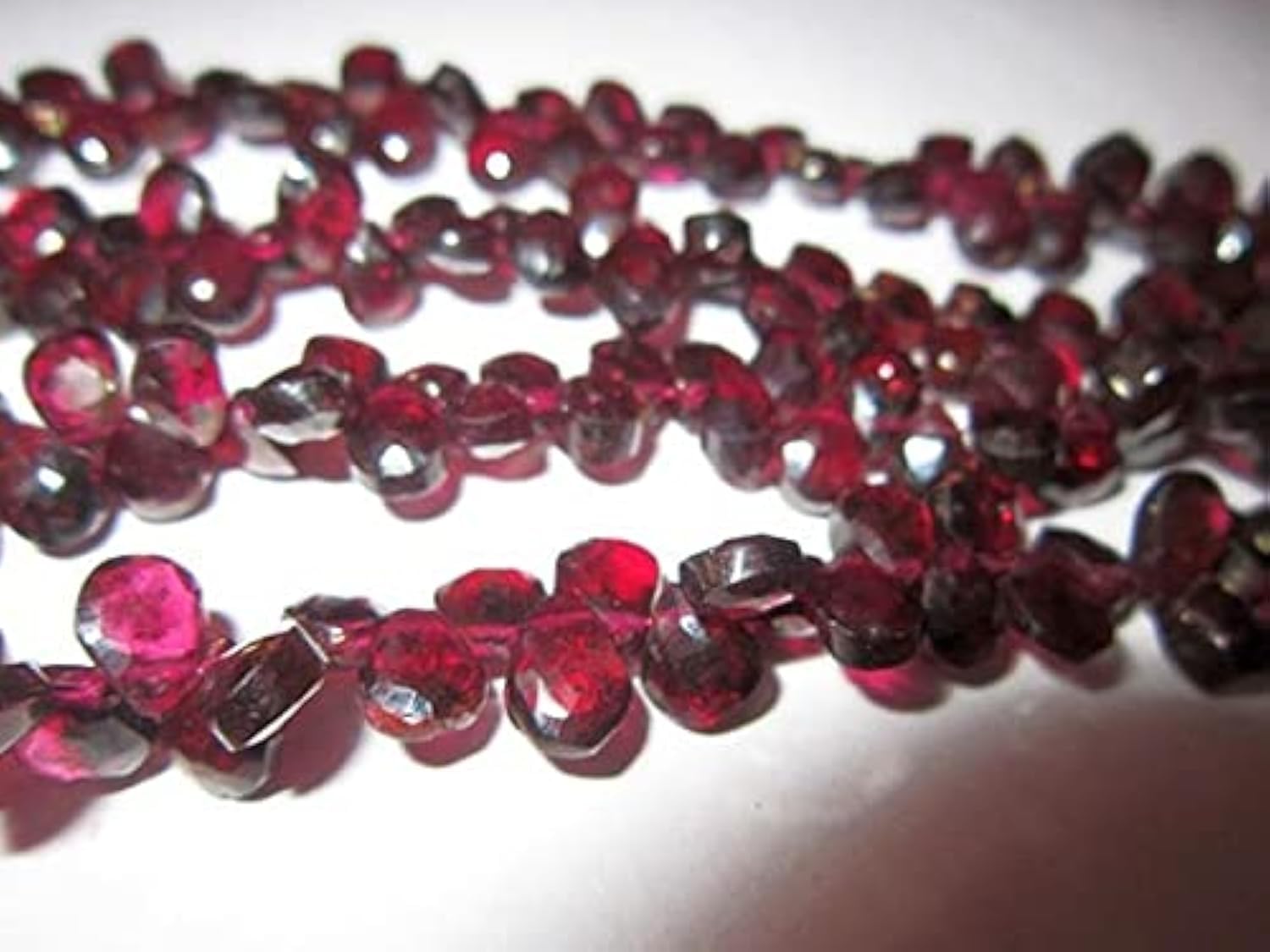 Gemmes Orrisa Garnet facettées amande 5x7mm, l'éclat de la haute joaillerie