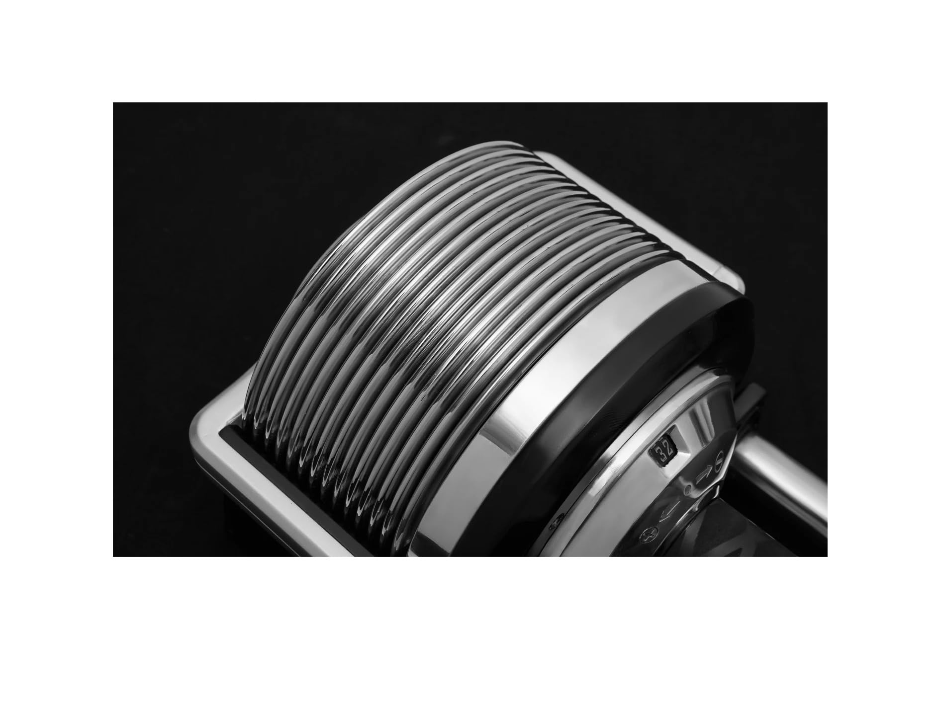 30 pesi in 1 manubri, 2 manubri regolabili da 32 kg (incrementi di 1 kg)