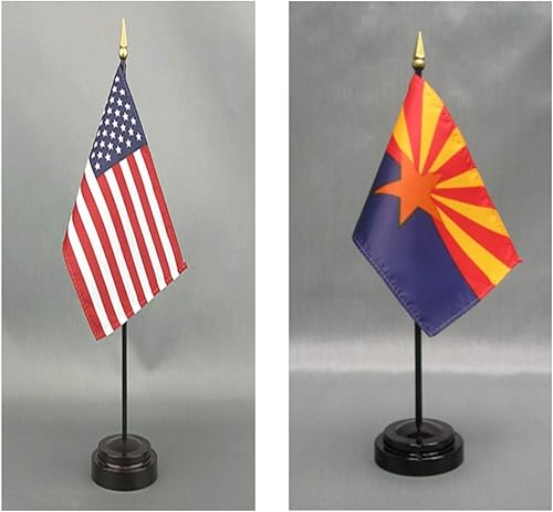 Miniatura 23 de Fabricado en los Estados Unidos. Bandera miniatura de escritorio y mesa de 4 x 6 pulgadas, incluye 2 soportes de bandera y 2 pequeñas banderas