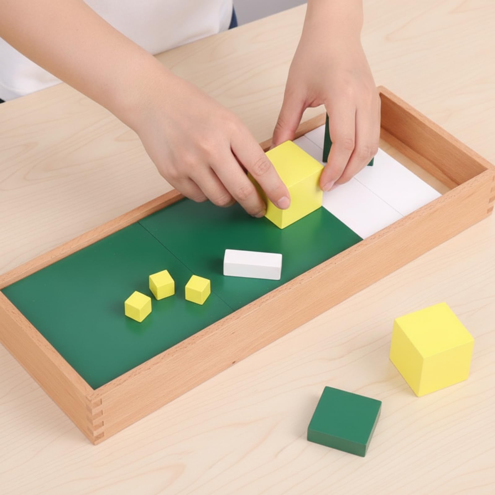 Manipulativo Matemático Child-Centered con Bandeja Apilable Material Matemáticas con Cubos y Prismas Táctil Juguete Educativo para Guarderías