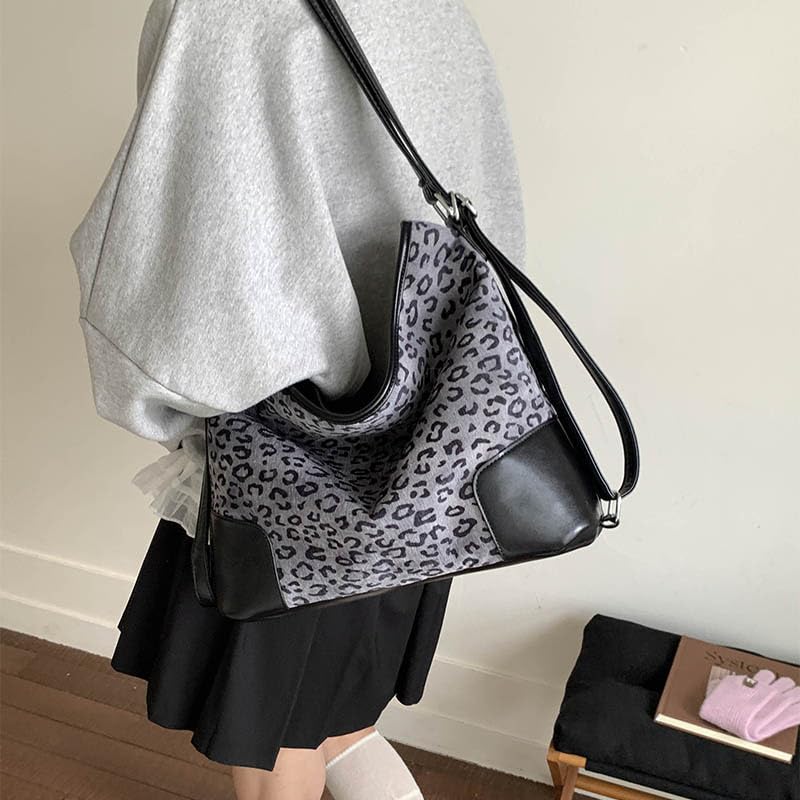 Image of y2k Cheetah Handbags for Women, Hobo Bag Cheetah Print Ladies Chic Shoulder Bags Tote Bag Leopard Print Large Crossbody