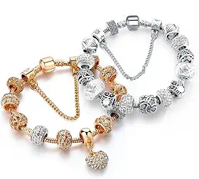Conjunto Feminino com 2 Pulseiras com Berloques ¨Cordis¨ - Banhadas a Ouro 18K e Prata 925 – Zircônias, Estilo Moderno e Versátil – Acompanha Bolsa de Veludo