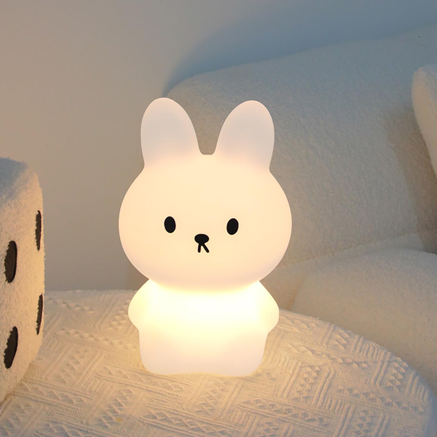 Luce notturna a LED con telecomando a 7 colori, lampada da comodino ricaricabile per bambini, lampada da tavolo per allattamento, luce ambientale per dormire nella camera dei bambini