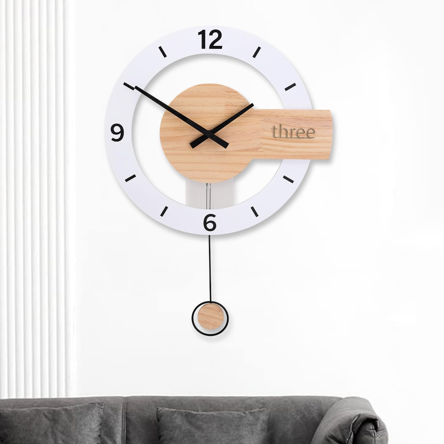 Grande horloge murale en bois pour salon et cuisine : une ambiance chaleureuse