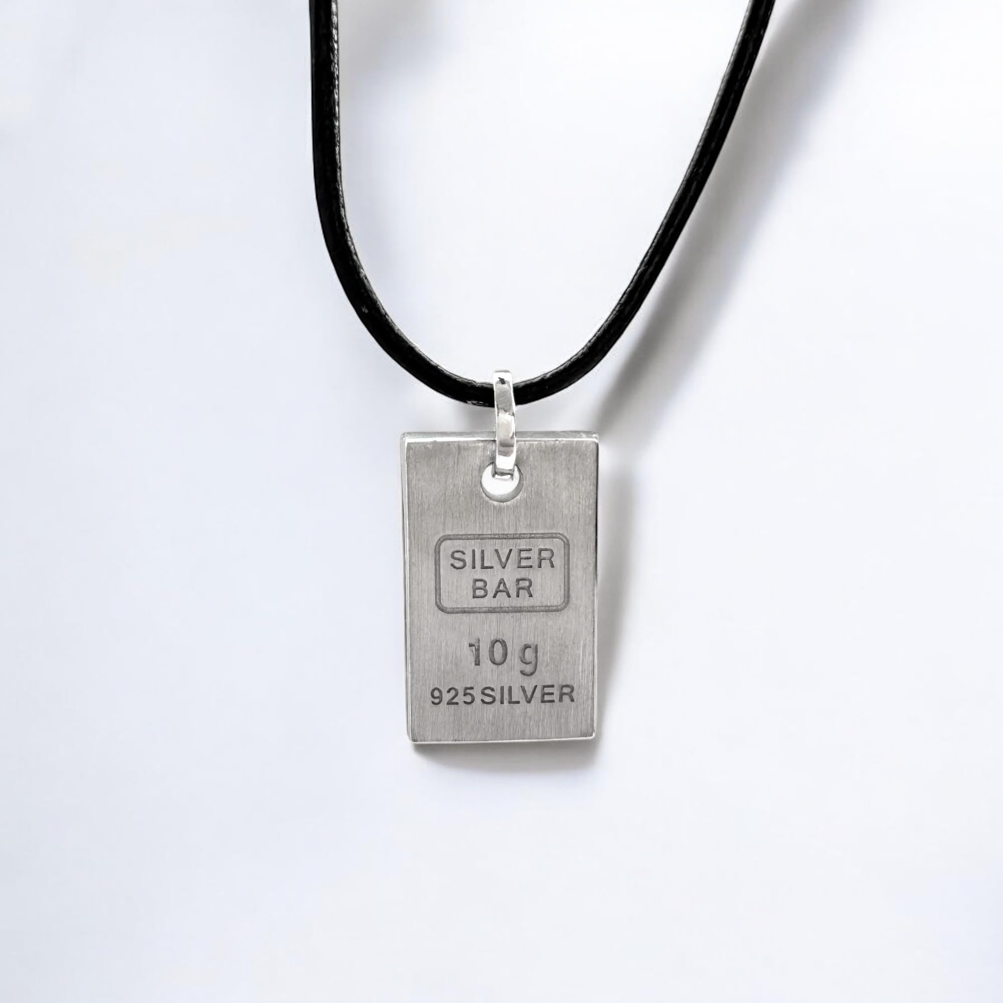 sayes.com Collana con Ciondolo Lingotto in Argento 925, 10 Grammi, Finitura Satinata, con Cordino Nero, Scatola Regalo e Certificato di Garanzia