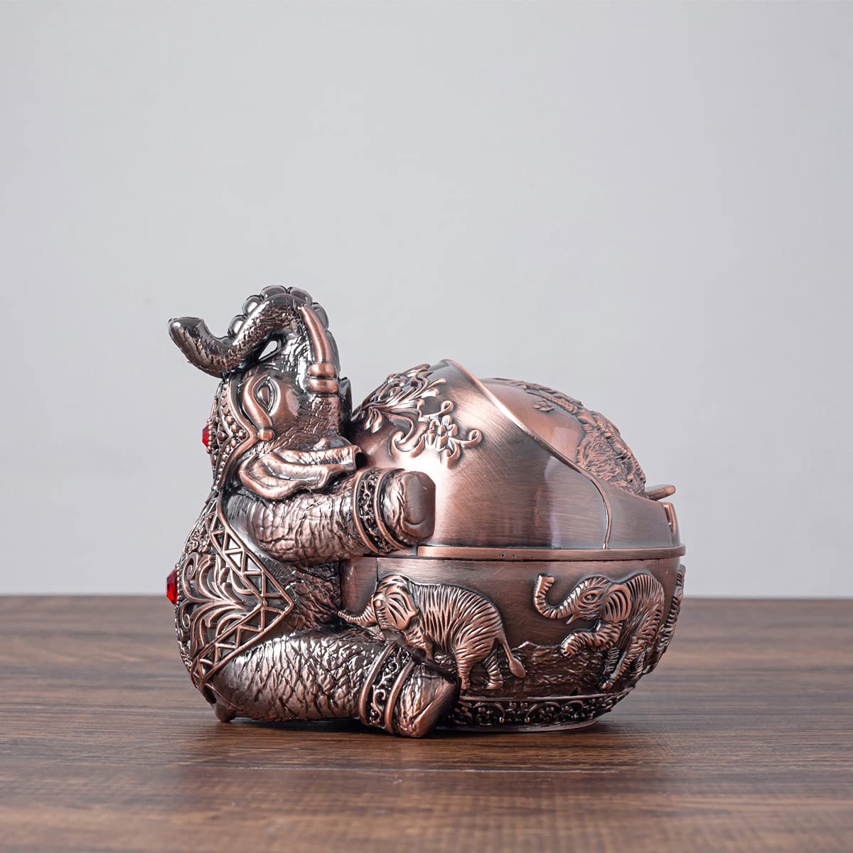 Amazon.com: LAUYOO Vintage Decorative Windproof Ashtray with Lid