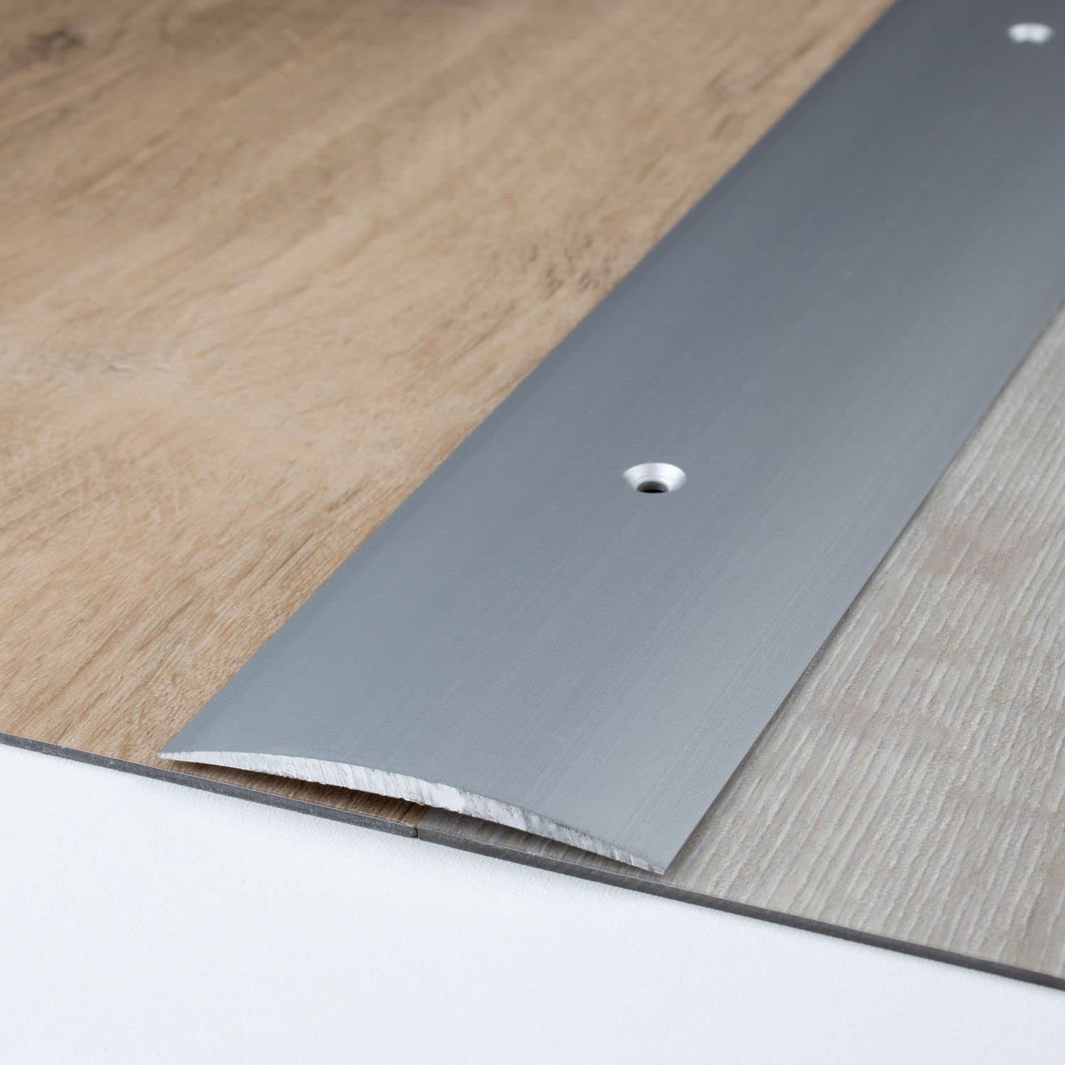 PROVISTON | Übergangsprofil | Breite:50 mm | Höhe:5 mm | Länge:1000 mm | Metallprofil | Bodenprofil | Ausgleichsprofil | Aluminium eloxiert | Silber | Gebohrt | 1 Stück