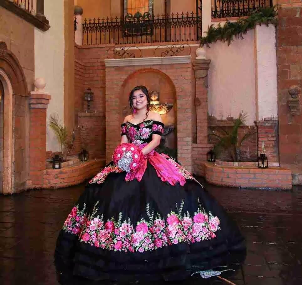 Flower Embroidery Mexican Black Quinceanera Dresses Ball Gown Off The Shoulder with Sleeves Evening Formal Dress2