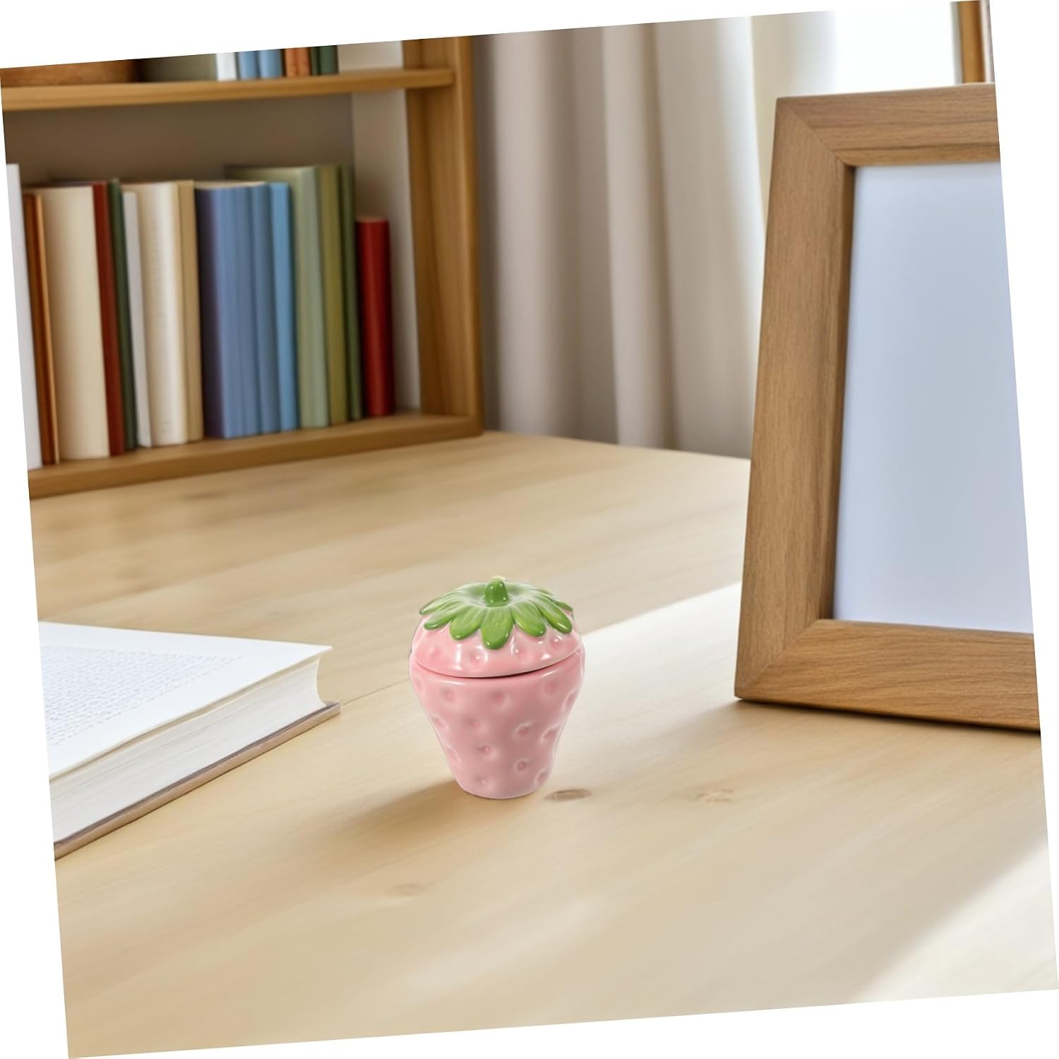 SOLUSTRE Strawberry Candle Holder Ceramic Jar with Lid, Pink DIY Empty Scented Candle Container, Strawberry Shaped Aromatherapy Wax Cup for Home Décor and Romantic Table Centerpiece