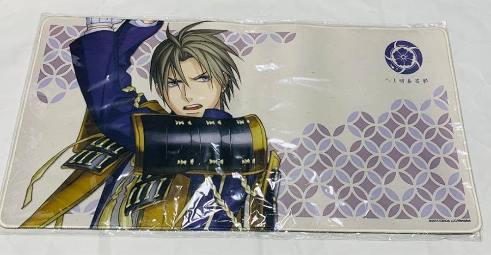 Amazon.co.jp: 刀剣乱舞 へし切長谷部 デスクマット : 文房具