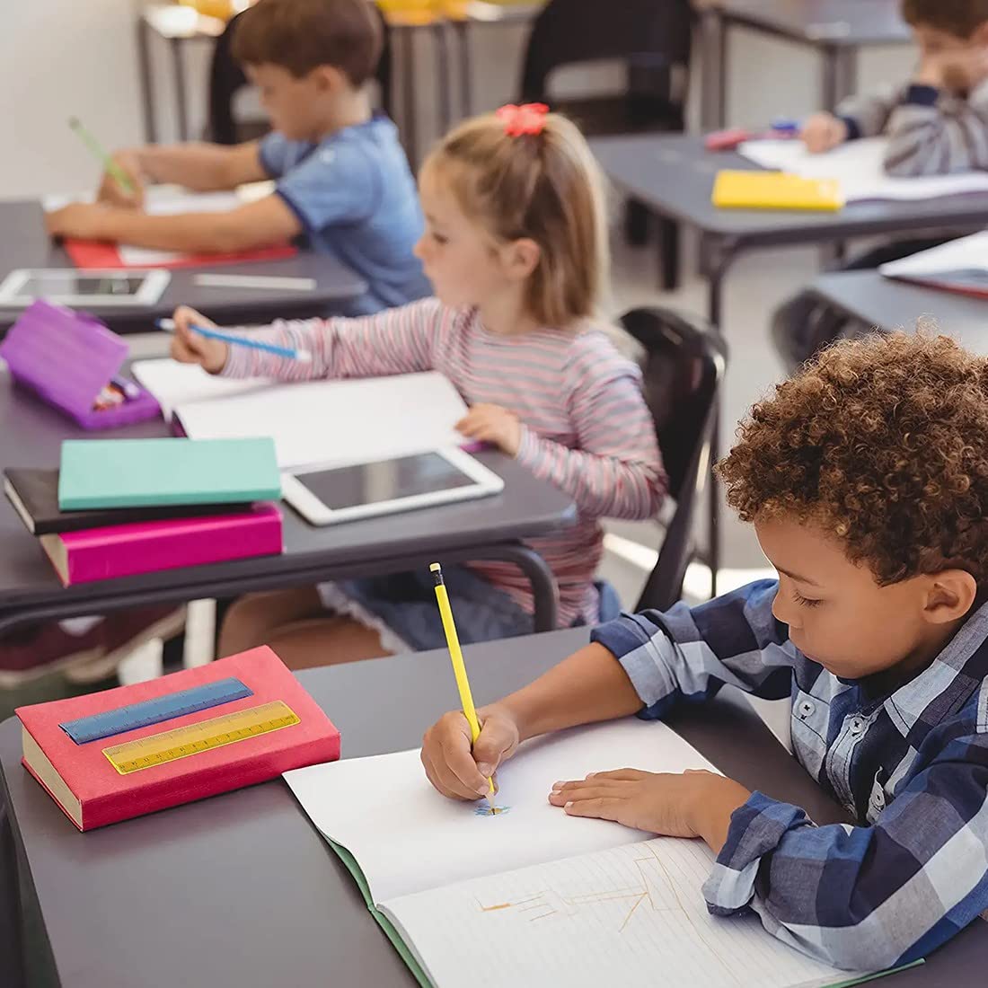 Righelli In Plastica 30 Cm - 4 Pezzi Colorati Per Scuola E Ufficio