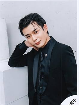 Amazon.co.jp: なにわ男子 公式 生 写真（長尾謙杜）J02218