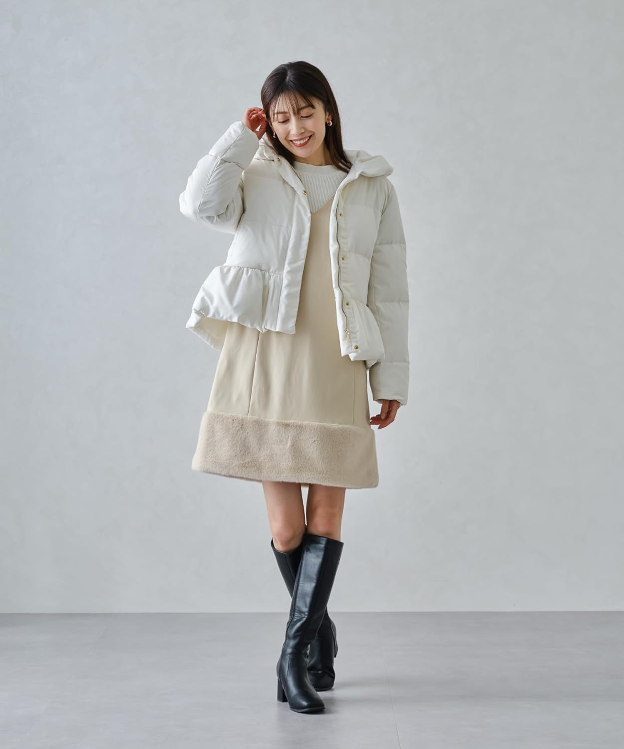 極美品   ダウンジャケット M ベージュ トミー ヒルフィガー TOMMY HILFIGER サテンフーデッドダウン