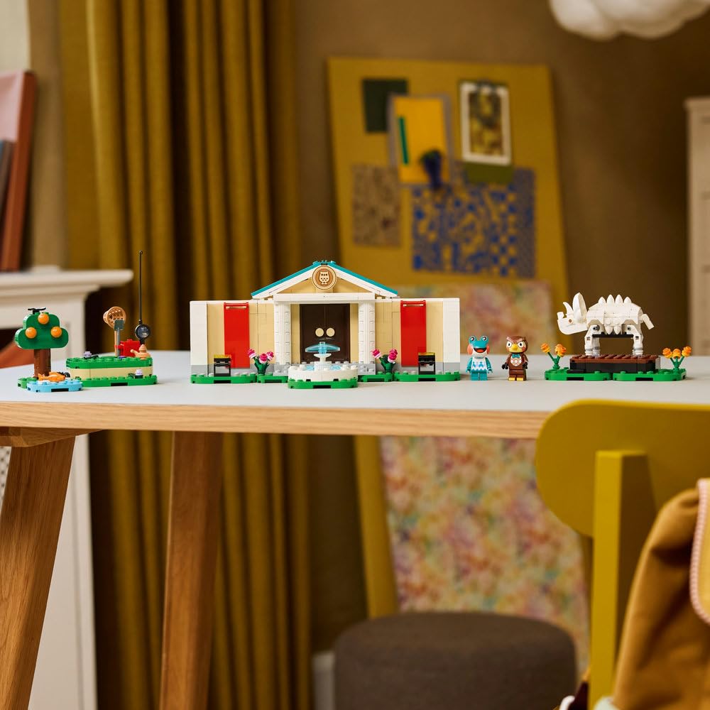 LEGO Animal Crossing Blathers i kolekcja muzealna, zabawka konstrukcyjna dla dzieci z minifigurkami i skamieniałością triceratopsa, pomysł na prezent dla 7-latka, chłopca i dziewczynki 77056
