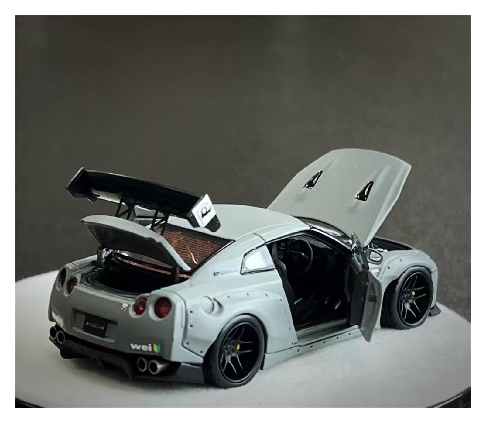 Metallo Scala Replica 1 64 Per La Collezione Di Modelli Auto In Lega Nissan GTR R35 Rocket Bunny Wide Body Combat Gray Hobby Veicoli Giochi Set