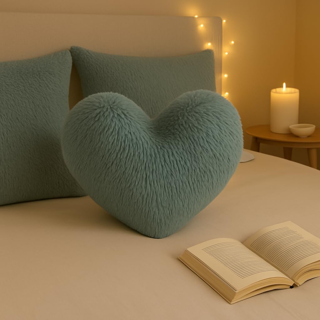 Bella Nights Teal Teddy Cuddles 3D Heart Shaped Fleece Cushion – Soft Warm & Cozy Filled Pillow – 100% Polyester Teddy Bear Fleece – Comfortable Home Decor Cushion – 38 X 38Cm (Teal)